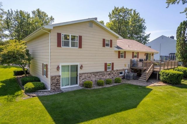 1202 Ellis Drive, Charles City, IA 50616