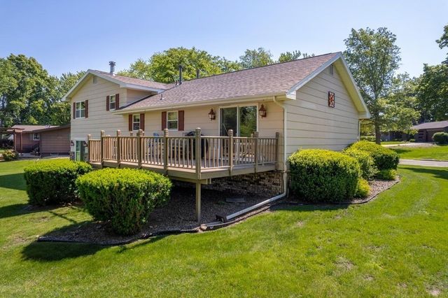 1202 Ellis Drive, Charles City, IA 50616