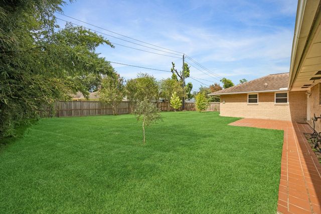 8922 Springview Lane, Houston, TX 77080