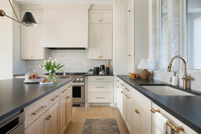 4909 Rolling Green Parkway, Edina, MN 55436