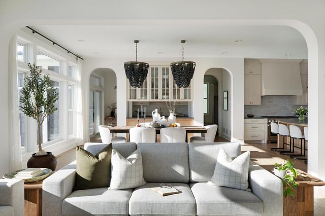 4909 Rolling Green Parkway, Edina, MN 55436