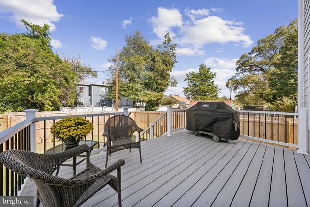 2116 R ST NE, Washington, DC 20002