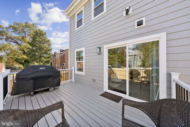 2116 R ST NE, Washington, DC 20002