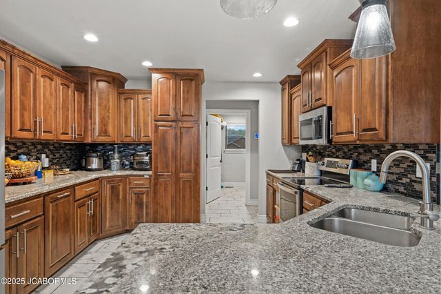 820 RONAN COURT, Jefferson City, MO 65109