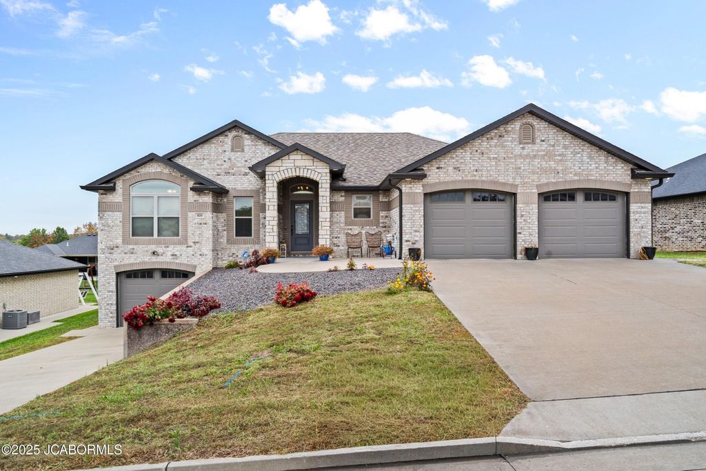 820 RONAN COURT, Jefferson City, MO 65109