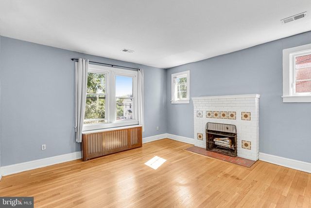 210 E WINDSOR AVE E, Alexandria, VA 22301