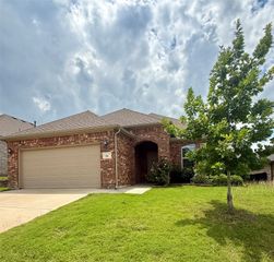 204 Flower Ridge Drive, Fort Worth, TX 76108