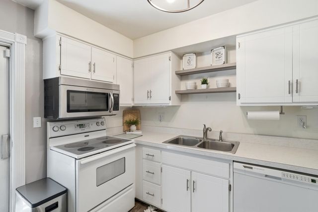 1821 Val Court, Burlington, KY 41005