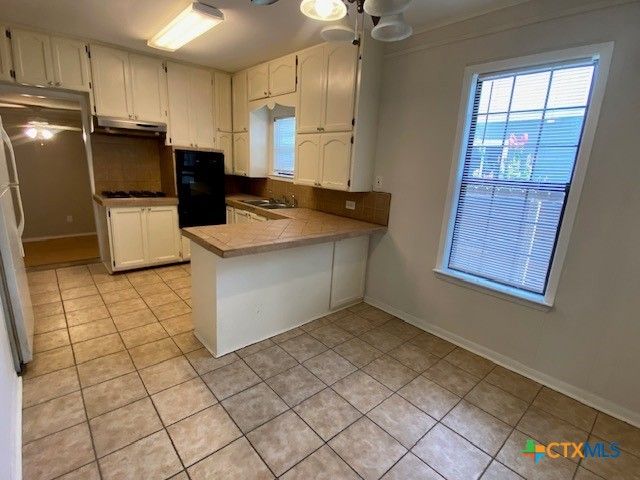 720 S Laurel Avenue, Luling, TX 78648