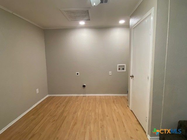 720 S Laurel Avenue, Luling, TX 78648