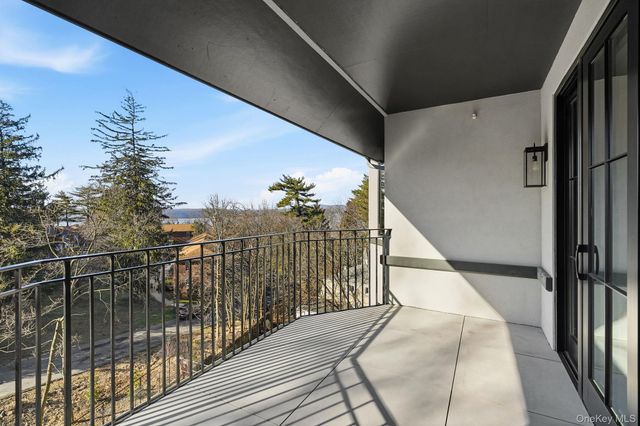 34 Clinton Avenue 8, Dobbs Ferry, NY 10522