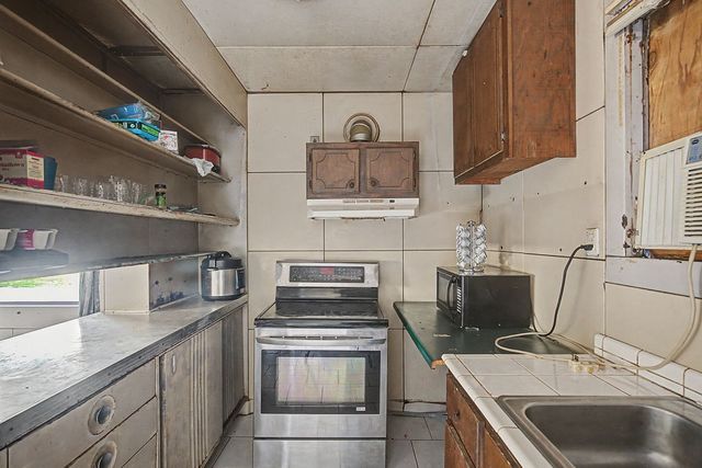 439 W Park St, Guthrie, KY 42234