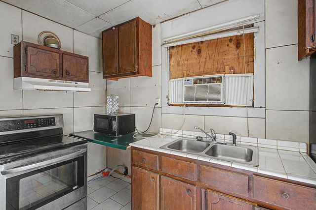 439 W Park St, Guthrie, KY 42234