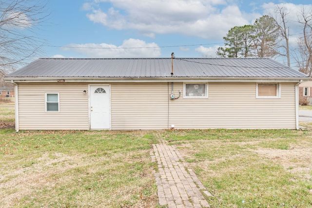 439 W Park St, Guthrie, KY 42234