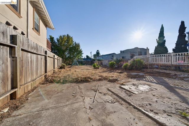 5533 Edgerly St, Oakland, CA 94621