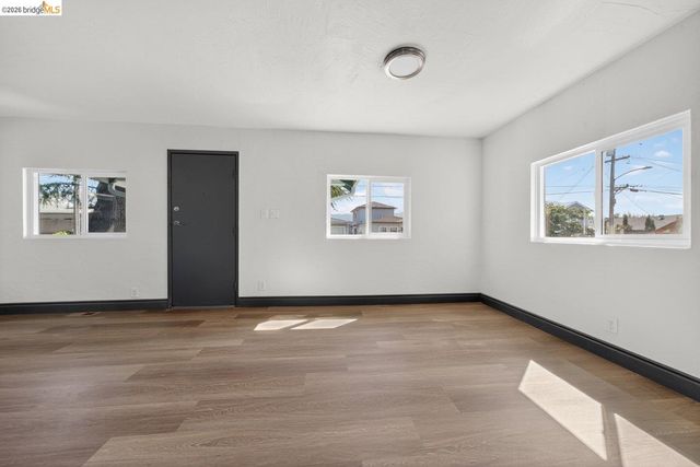 5533 Edgerly St, Oakland, CA 94621