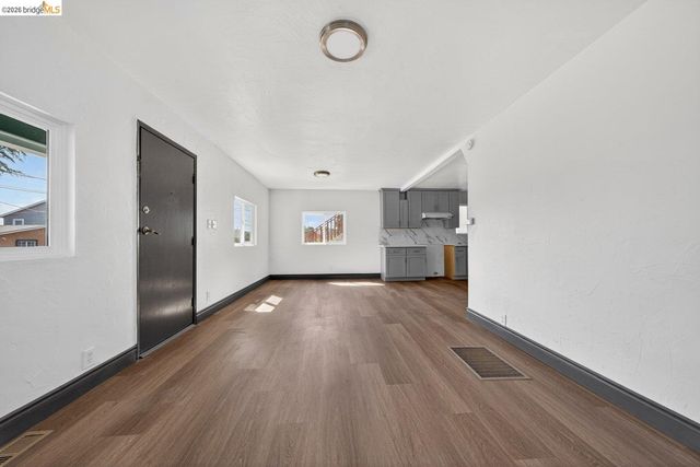 5533 Edgerly St, Oakland, CA 94621