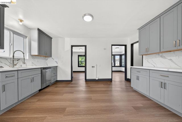 5533 Edgerly St, Oakland, CA 94621