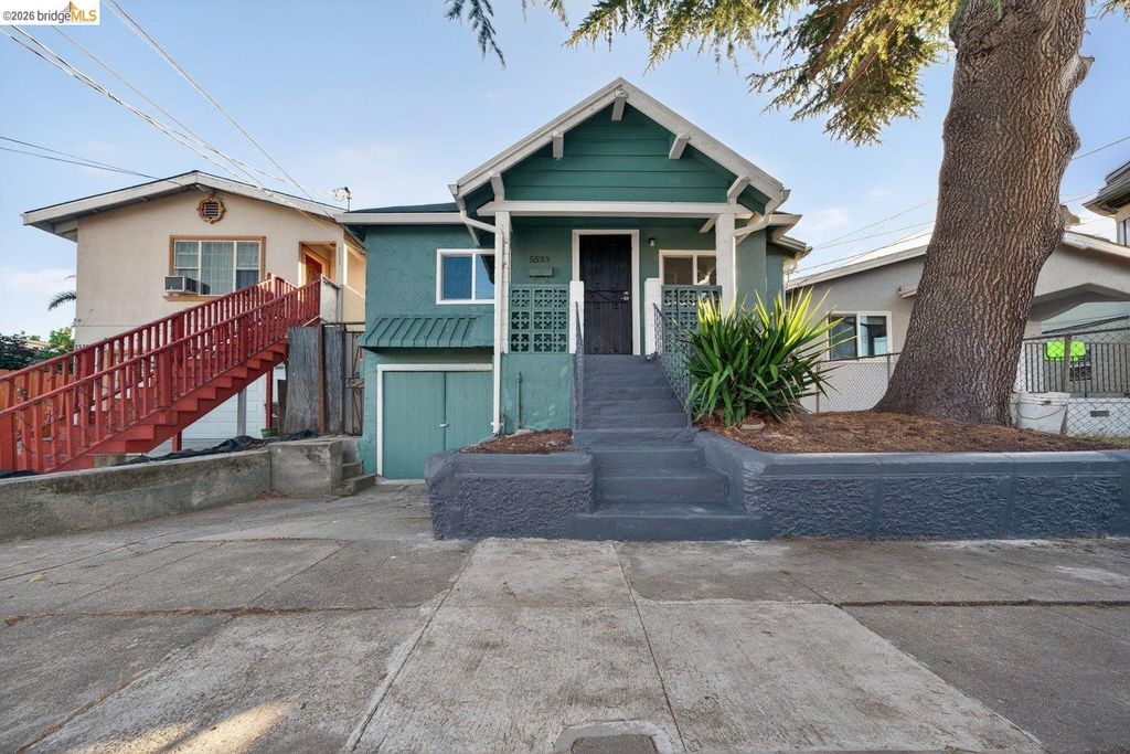 5533 Edgerly St, Oakland, CA 94621