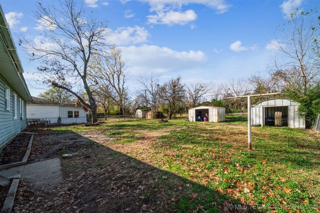 1122 S Russell Street, Skiatook, OK 74070