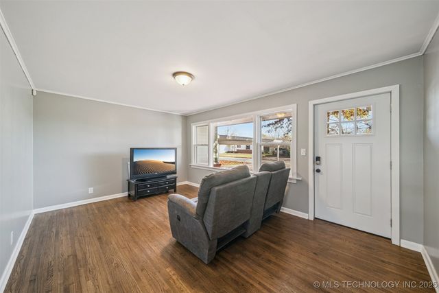 1122 S Russell Street, Skiatook, OK 74070