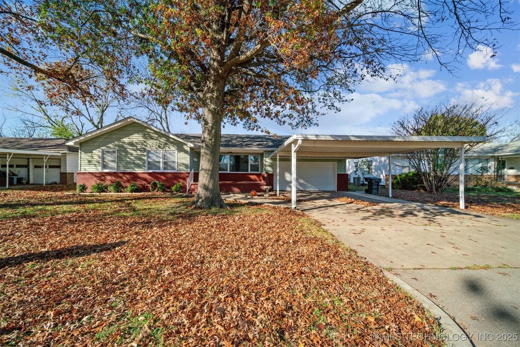 1122 S Russell Street, Skiatook, OK 74070