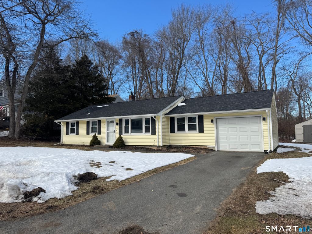 12 Nutmeg Drive, Clinton, CT 06413