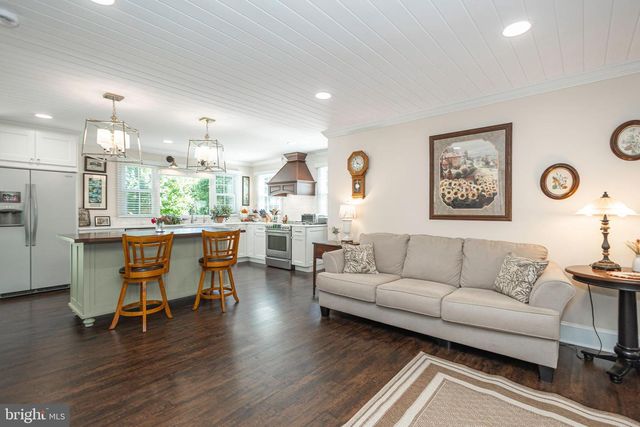 7 COLONIAL RIDGE DR, Yardley, PA 19067