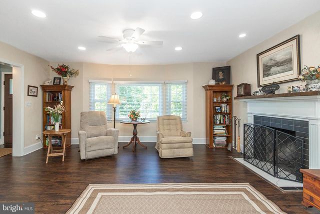 7 COLONIAL RIDGE DR, Yardley, PA 19067