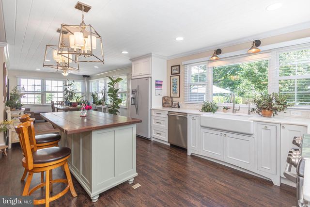 7 COLONIAL RIDGE DR, Yardley, PA 19067