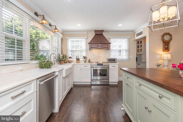 7 COLONIAL RIDGE DR, Yardley, PA 19067