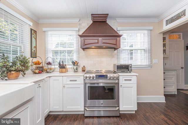 7 COLONIAL RIDGE DR, Yardley, PA 19067