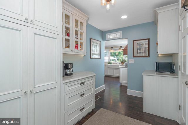 7 COLONIAL RIDGE DR, Yardley, PA 19067