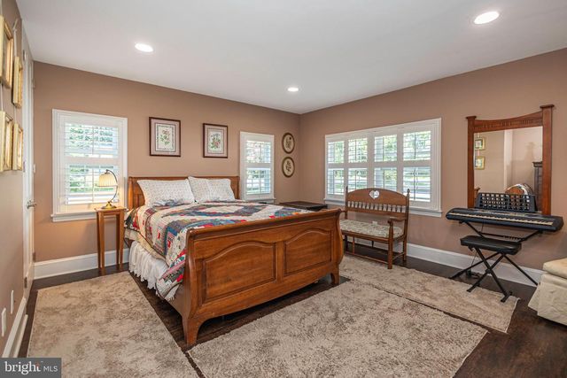 7 COLONIAL RIDGE DR, Yardley, PA 19067