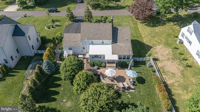 7 COLONIAL RIDGE DR, Yardley, PA 19067
