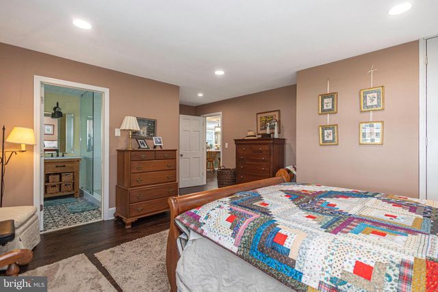 7 COLONIAL RIDGE DR, Yardley, PA 19067