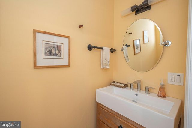 7 COLONIAL RIDGE DR, Yardley, PA 19067