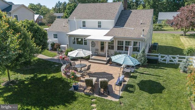 7 COLONIAL RIDGE DR, Yardley, PA 19067