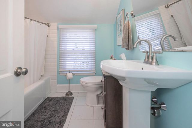 7 COLONIAL RIDGE DR, Yardley, PA 19067