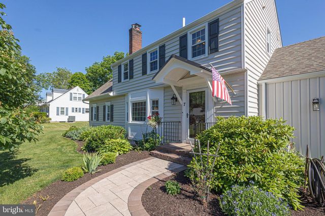 7 COLONIAL RIDGE DR, Yardley, PA 19067