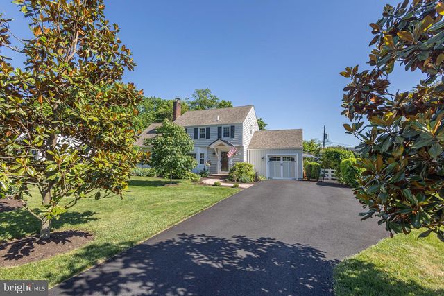 7 COLONIAL RIDGE DR, Yardley, PA 19067