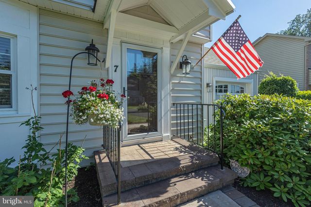 7 COLONIAL RIDGE DR, Yardley, PA 19067
