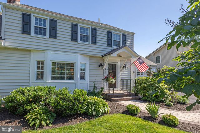 7 COLONIAL RIDGE DR, Yardley, PA 19067