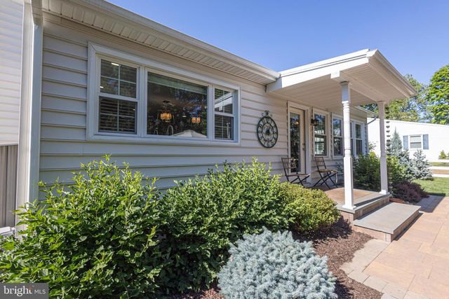 7 COLONIAL RIDGE DR, Yardley, PA 19067