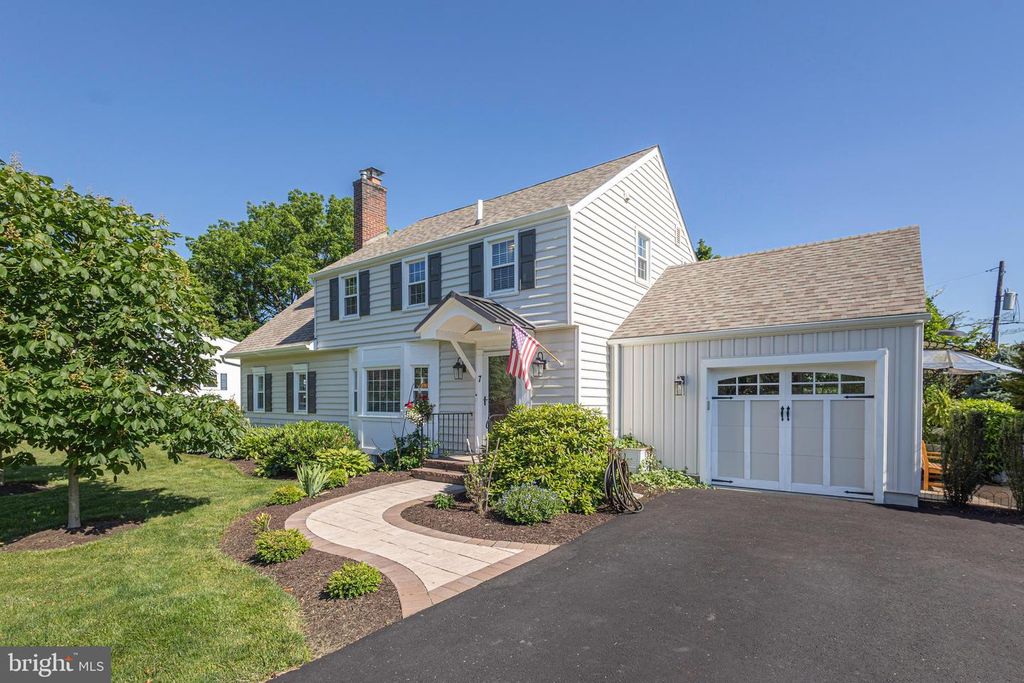 7 COLONIAL RIDGE DR, Yardley, PA 19067