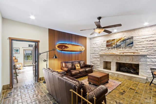 5089 Shoshone Dr, Pensacola, FL 32507