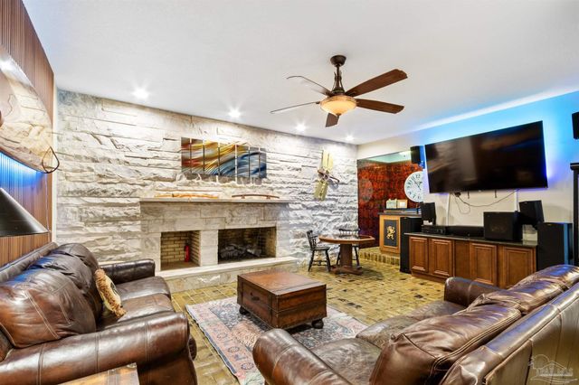 5089 Shoshone Dr, Pensacola, FL 32507