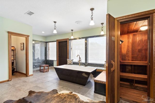 5089 Shoshone Dr, Pensacola, FL 32507