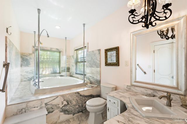 5089 Shoshone Dr, Pensacola, FL 32507