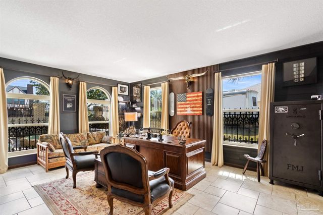 5089 Shoshone Dr, Pensacola, FL 32507